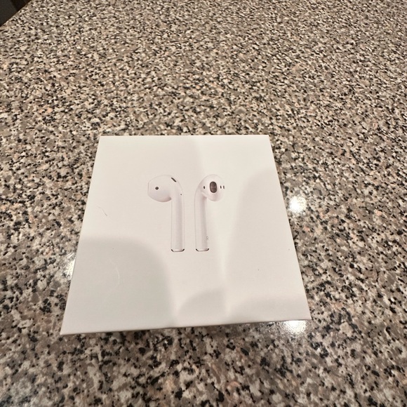 Apple AirPods 2nd Gen Wireless Earbuds